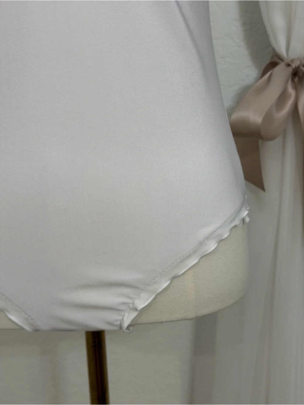 GARCONNE Made In Italy White One Piece Sequin Ruffle Swimsuit Size S/M $685 NEW